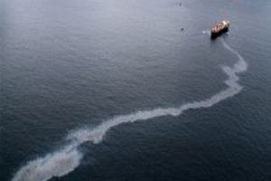 船舶からの油流出事故